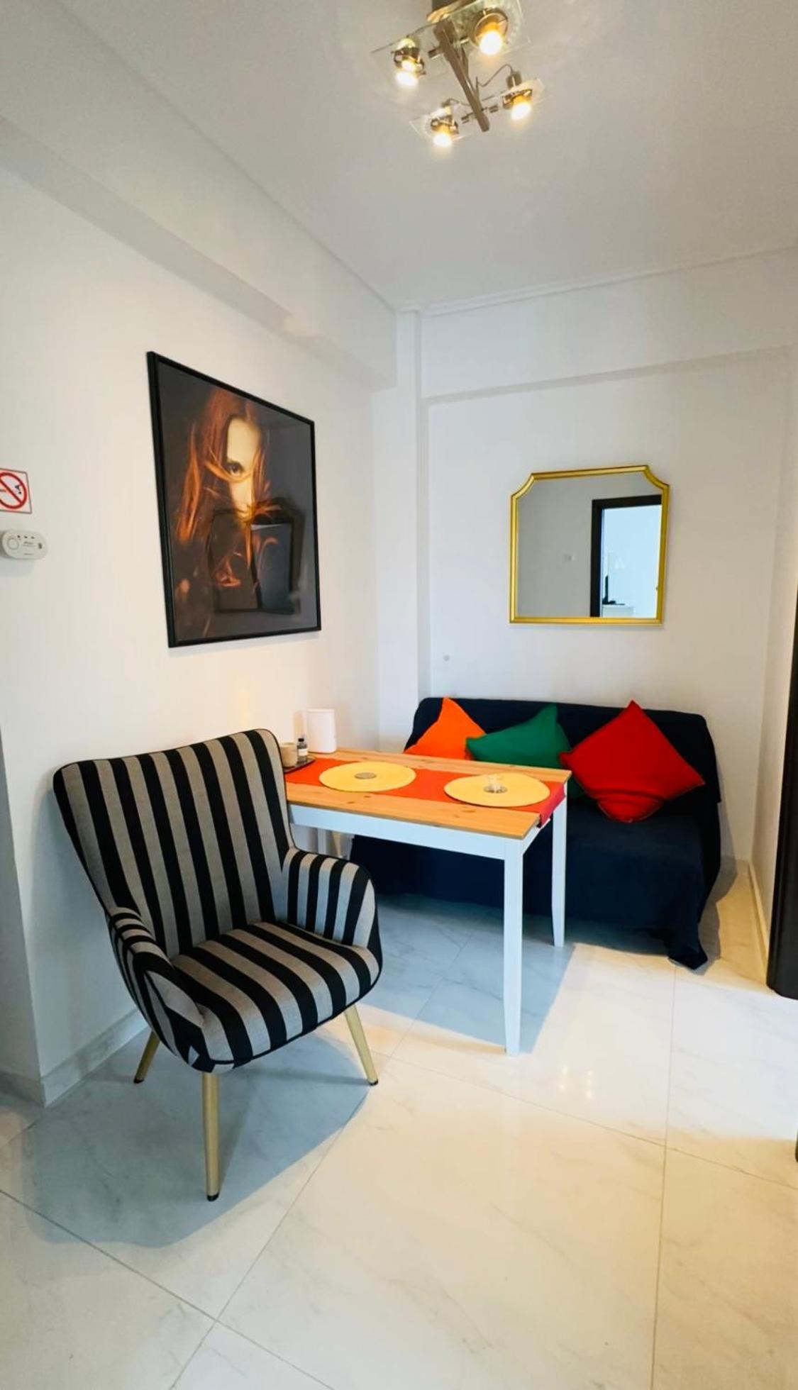 Krezias Apartments Атина Екстериор снимка